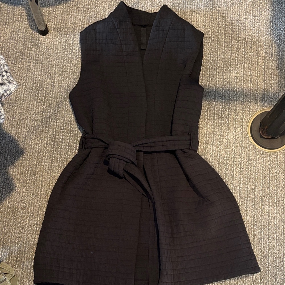 Lululemon Sleeveless Black Belted Women's Vest Sz 4